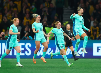 호주, 월드컵 16강 진출…캐나다 4-0 대파